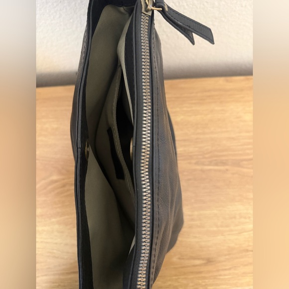 American Leather Co. Black Leather Acorn Double Entry Crossbody bag - Picture 6 of 16